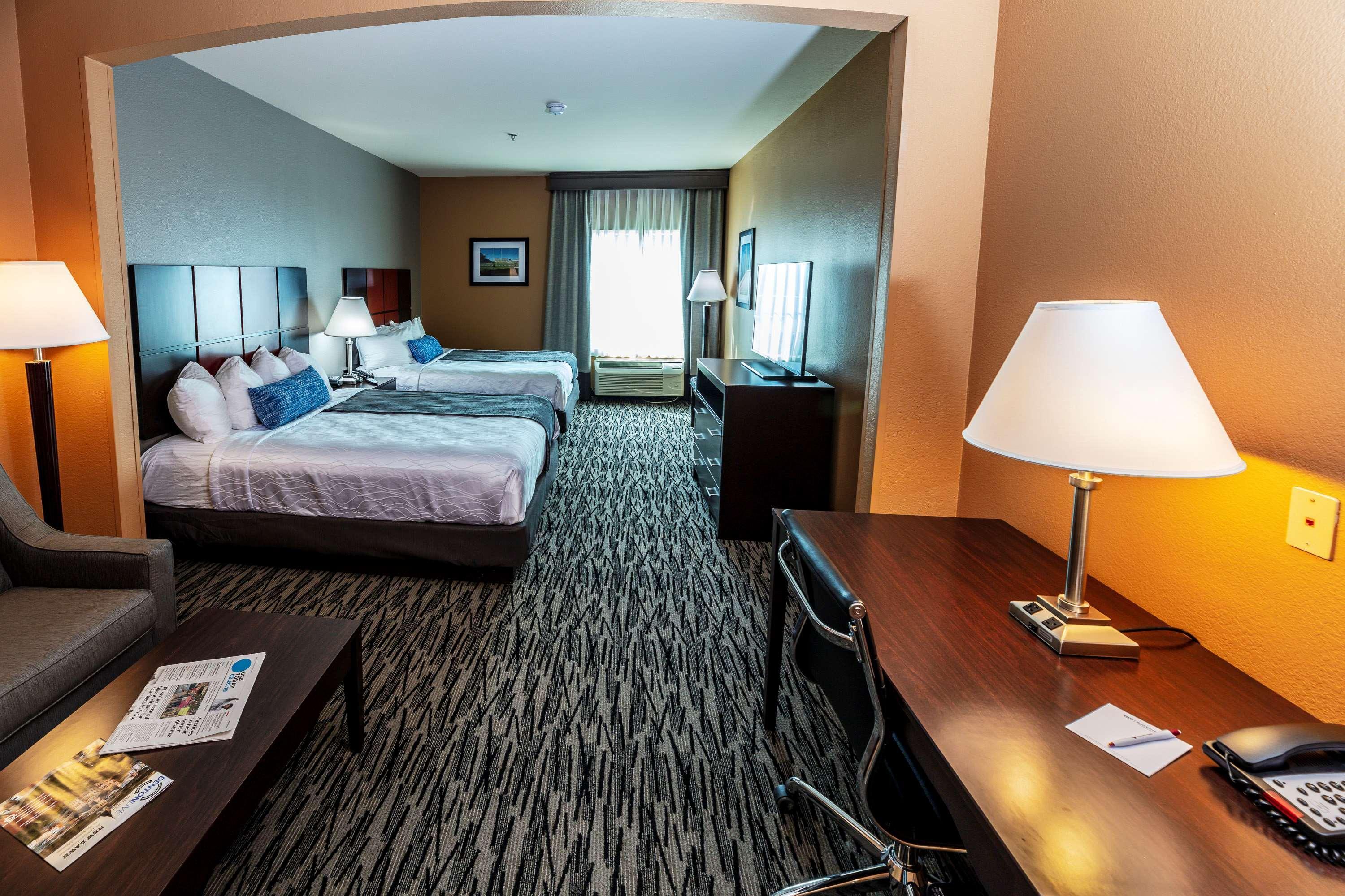 Best Western Plus Denton Inn & Suites Exteriér fotografie